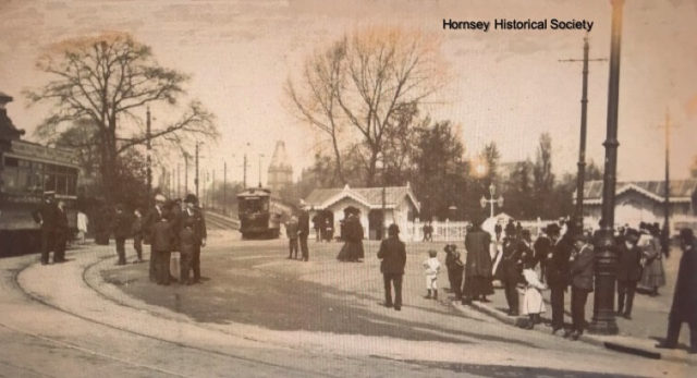 Download Trams in Hornsey High Street